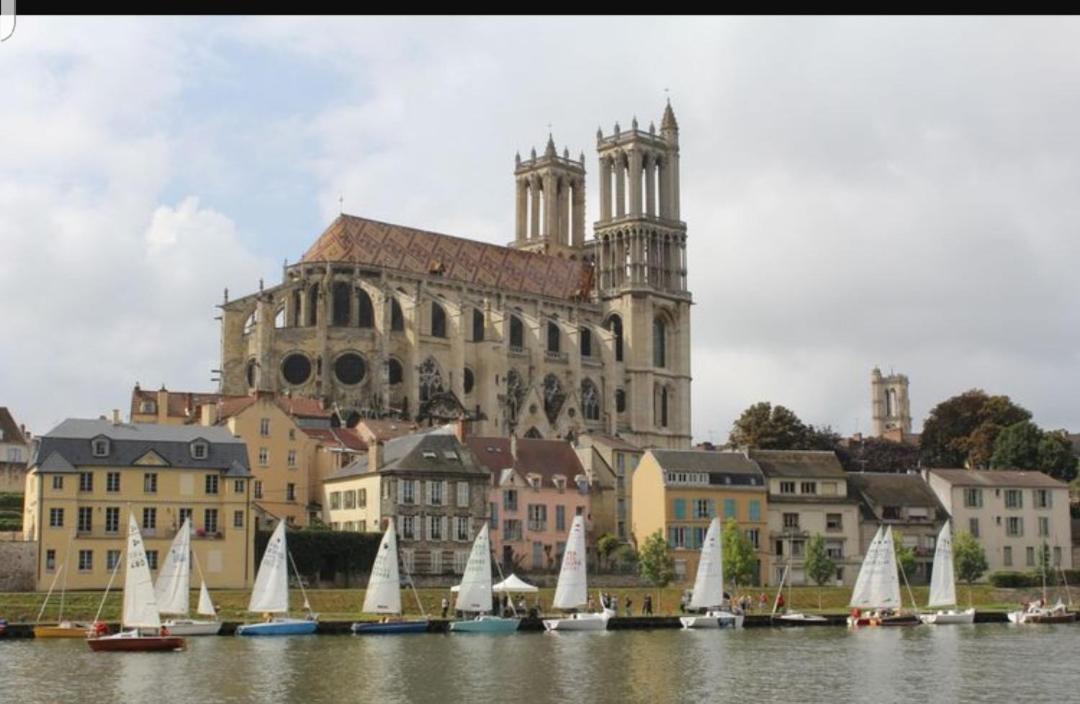 Verdun Mantes-la-Jolie ภายนอก รูปภาพ