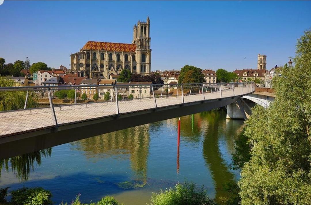 Verdun Mantes-la-Jolie ภายนอก รูปภาพ